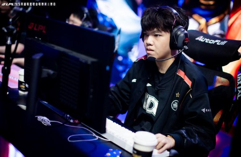 这个AD英, 然后每个人 这个AD英, 然后每个人