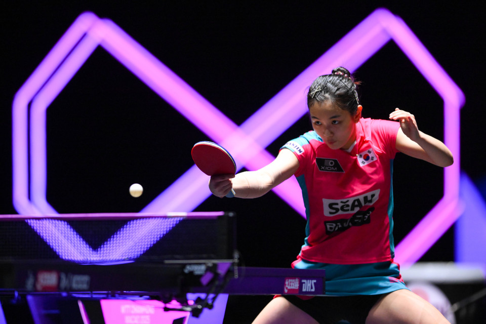 张金加摄, 金娜英在比