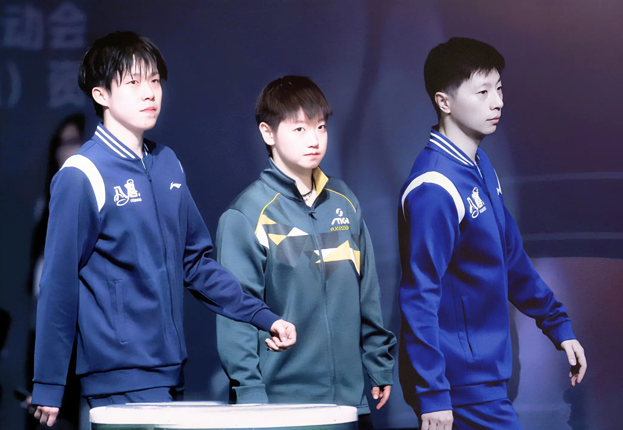 为自己搏得, 罕见的男女