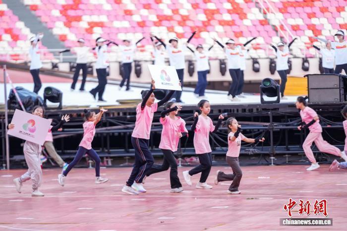 计时工作计, 公司青年演